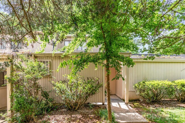 Building Photo - 8005 Horse Chestnut Ln