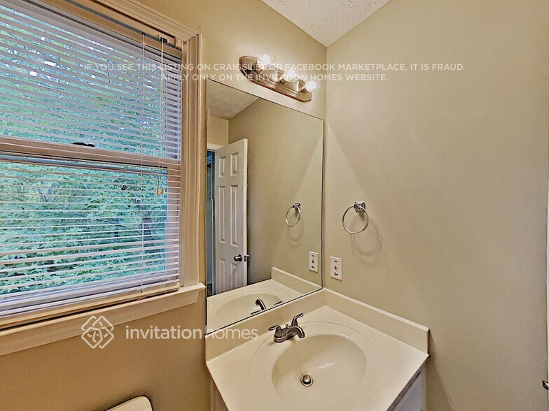 Building Photo - 305 Mary Alice Dr