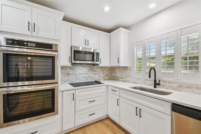 Building Photo - 4802 W Longfellow Ave