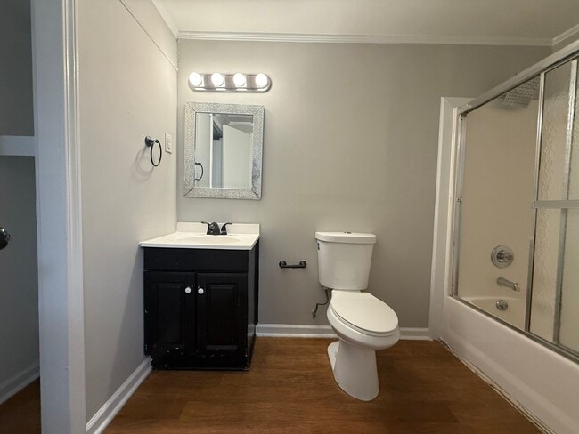 Building Photo - Lovely and Spacious Home in South Nashville - Garage and Fenced in Yard
