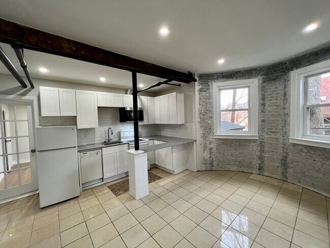 Building Photo - 147 Winthrop Rd