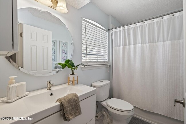 Building Photo - 805 Old Bridge Rd