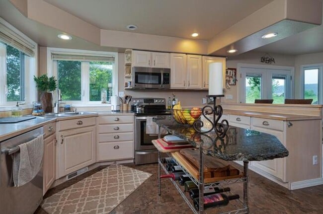 Building Photo - Beautiful home in Haven Heights
