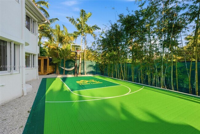 Building Photo - 3401 NE 165th St