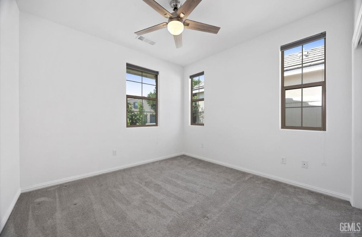 Building Photo - 13600 Pixton Ave