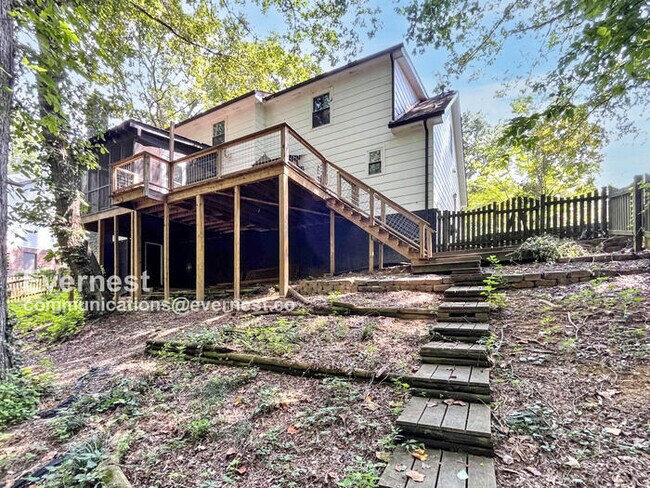 Building Photo - Beautiful 4 Bed & 2.5 Bath Home in Hixson ...