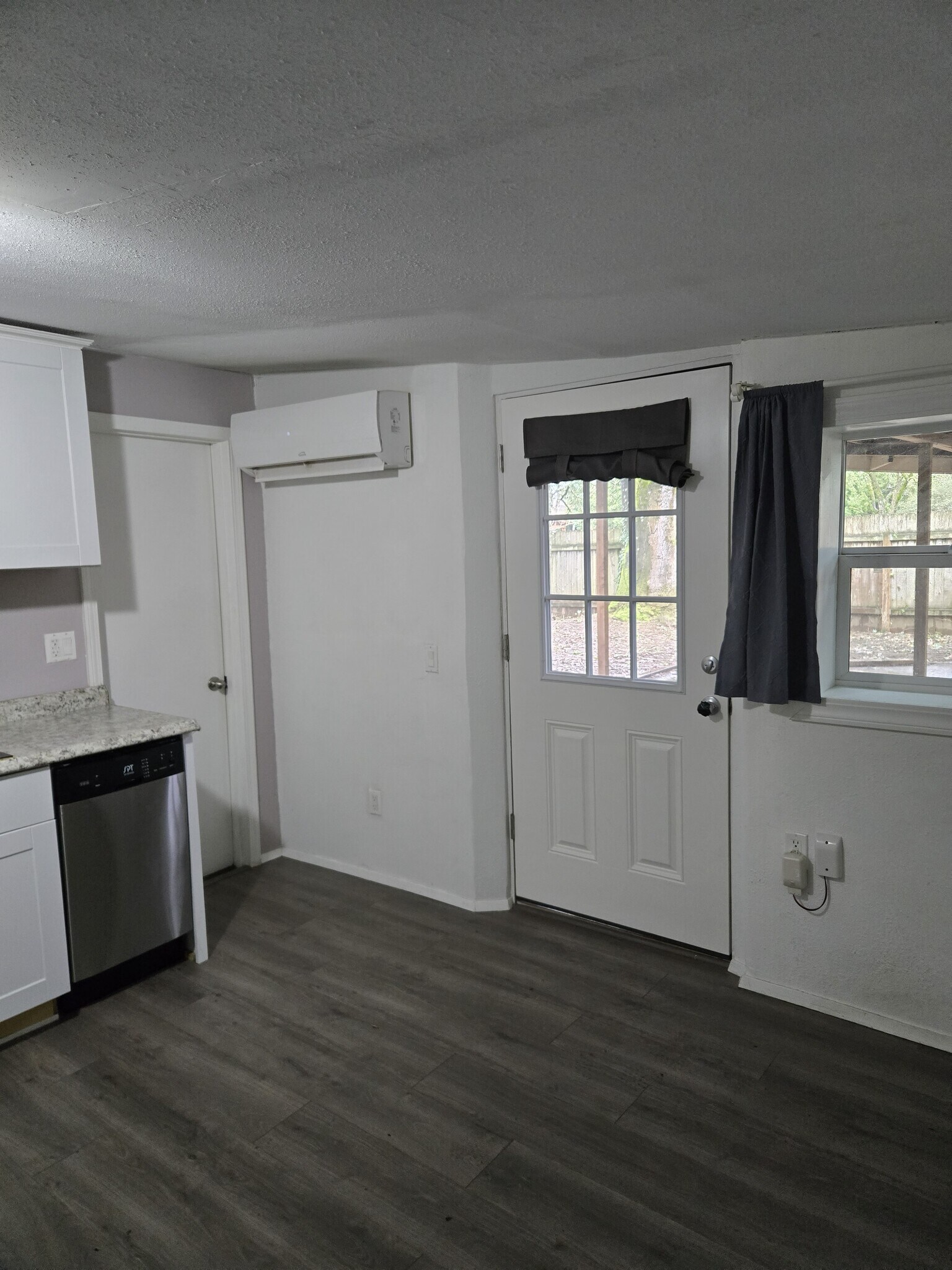 Building Photo - 4720 SE 52nd Ave