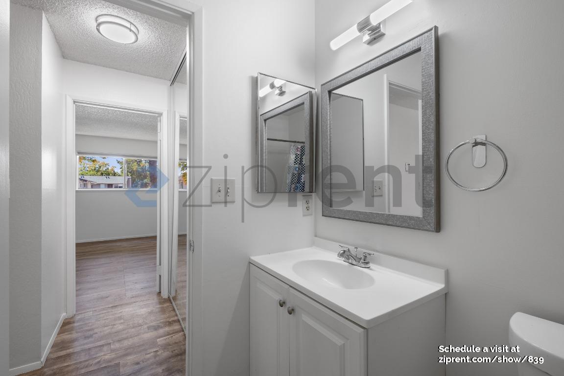 Building Photo - Unit 28