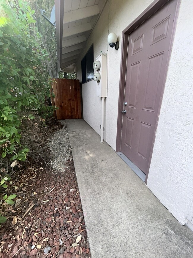 Building Photo - 7312 S Land Park Dr