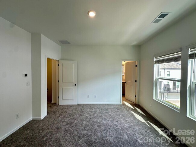 Building Photo - 1556 Blanche St