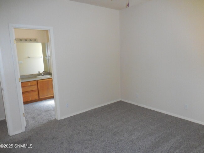 Building Photo - 3219 Eagle Ridge Dr