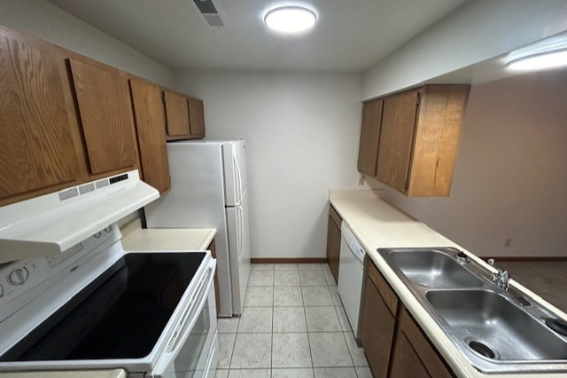 Galley Kitchen Without Microwave - Spansail Court Apartments