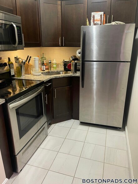 Building Photo - 81 Essex St