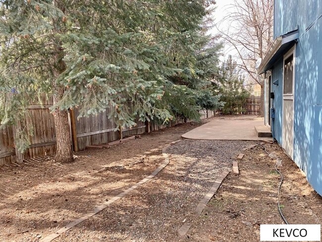 Building Photo - Beautiful Home with Great Back Yard!