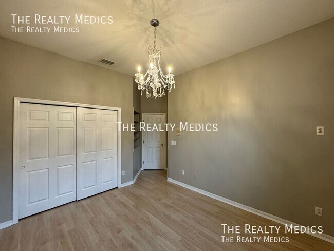 Building Photo - 2521 Roat Dr