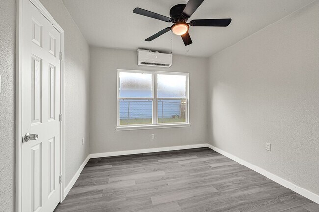 Building Photo - 10609 Murr Way