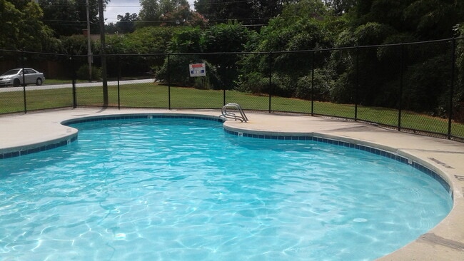 Building Photo - 520 N Tremont Dr