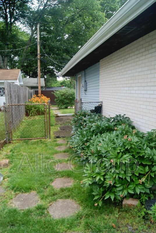 Building Photo - 25 Martindale Dr
