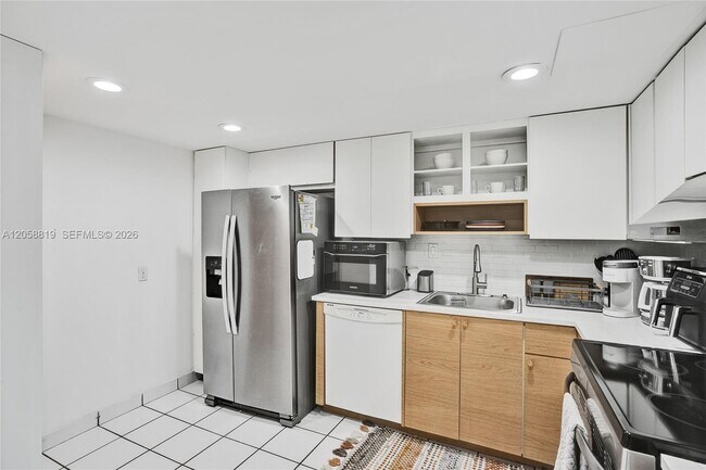 Building Photo - 100 Bayview Dr