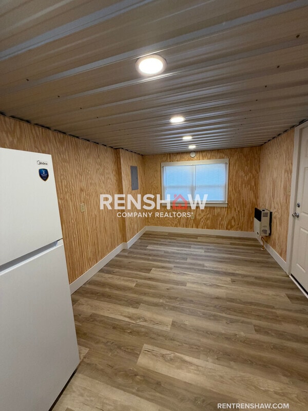 Building Photo - 123 Barham St