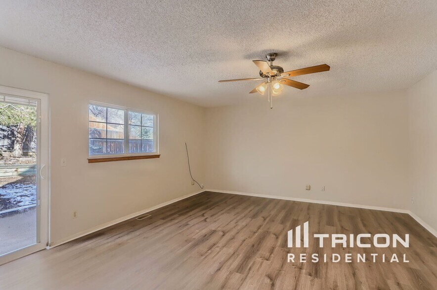 Building Photo - 525 Entrada Dr