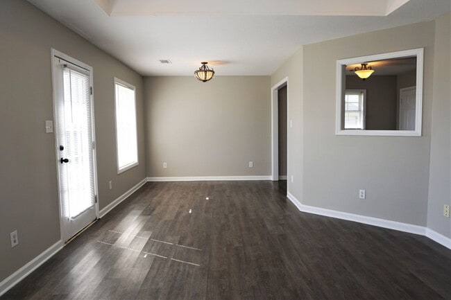 Building Photo - 3 Bed 2 Bath Home in Valley View District