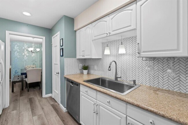Building Photo - 10328 Briar Forest Dr