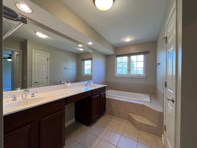Building Photo - 6384 Cunningham Ct