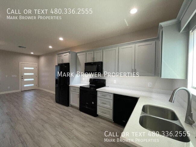 Building Photo - 1561 E Mahoney Ave