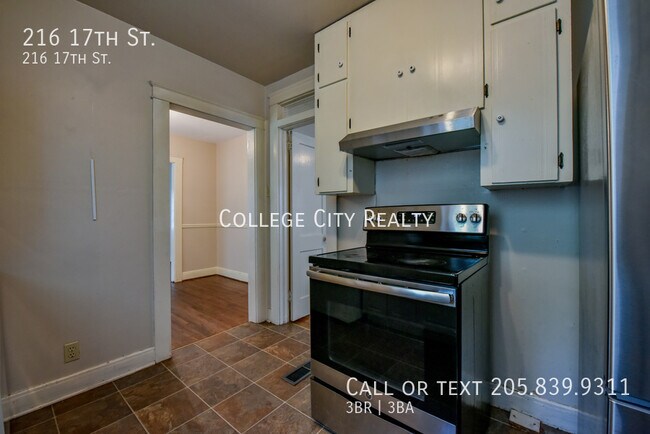 Building Photo - 216 17th St