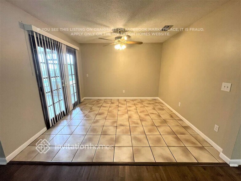 Building Photo - 6115 Donegal E
