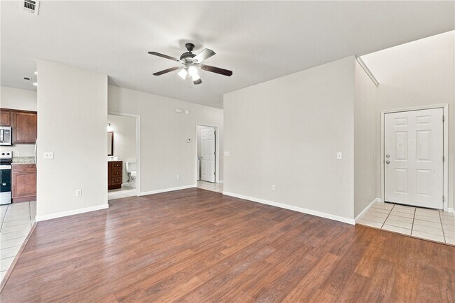 Building Photo - 3207 SW Deerfield Blvd