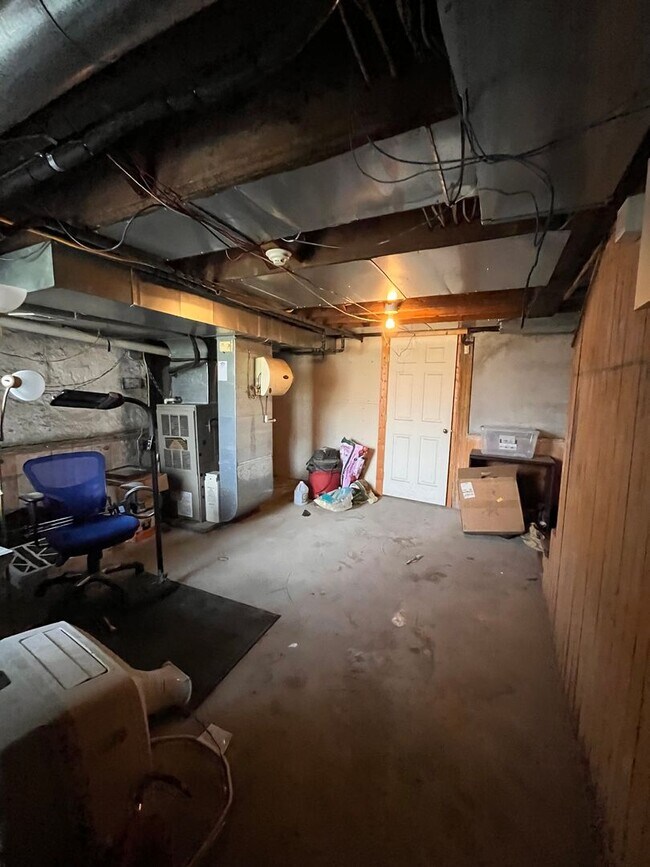 Building Photo - Large Home in ShadySide, Newly Rennovated!