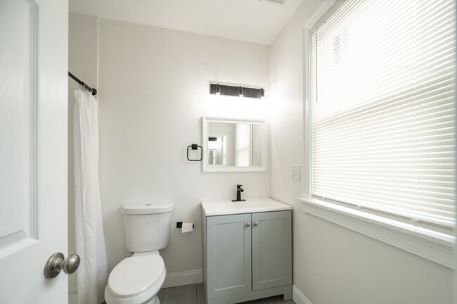 Building Photo - Elmgrove Ave