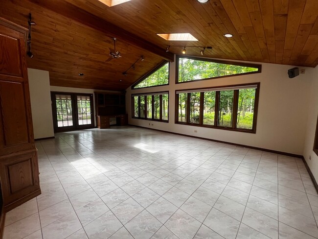 Building Photo - 809 Overlook Dr