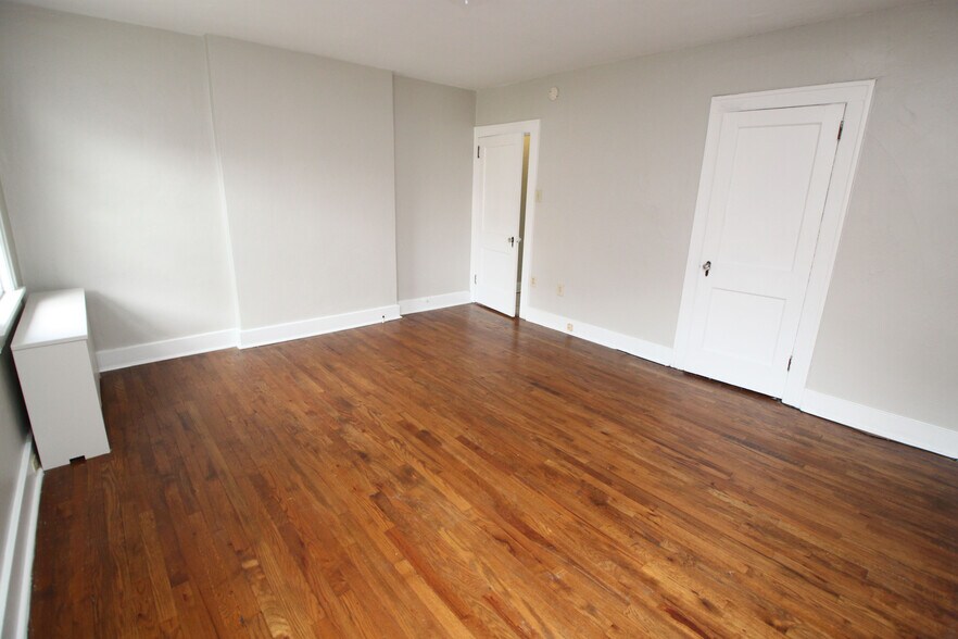 Building Photo - 5535 Centre Ave