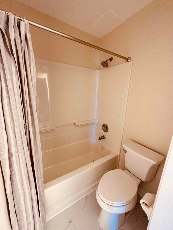 Building Photo - 3195 W Mangold Ave