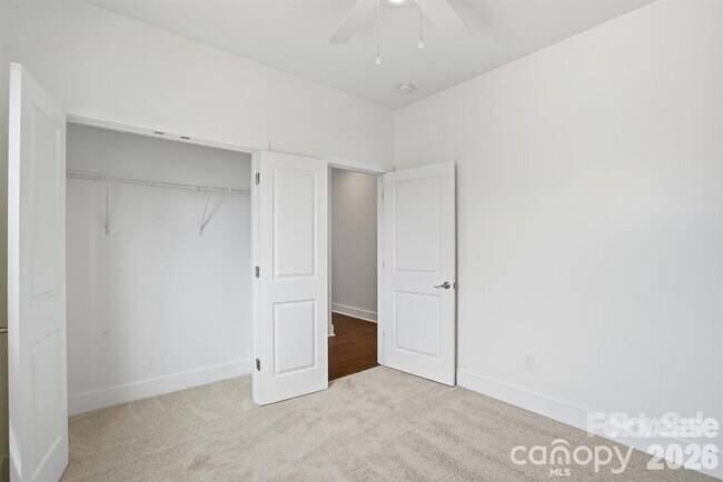 Building Photo - 102 Snyder Ct NE