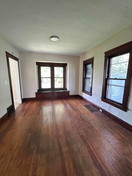 Building Photo - 3344 W 44th St