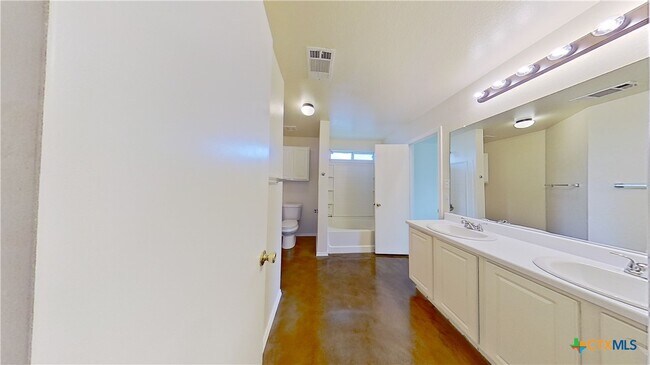Building Photo - 126 Sylvan St