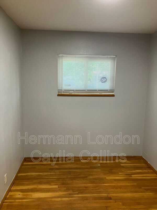 Building Photo - 10531 Spring Garden Dr