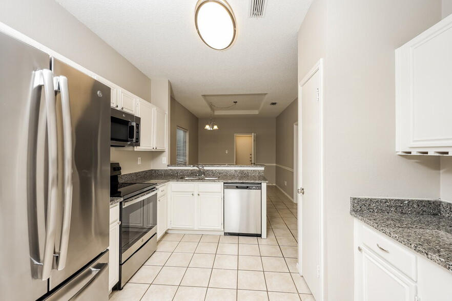 Building Photo - 1330 Bogard Ln