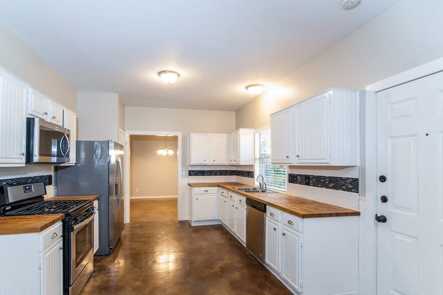 Building Photo - 18930 Forest Trace Dr
