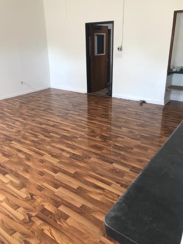 Building Photo - 208 Center St