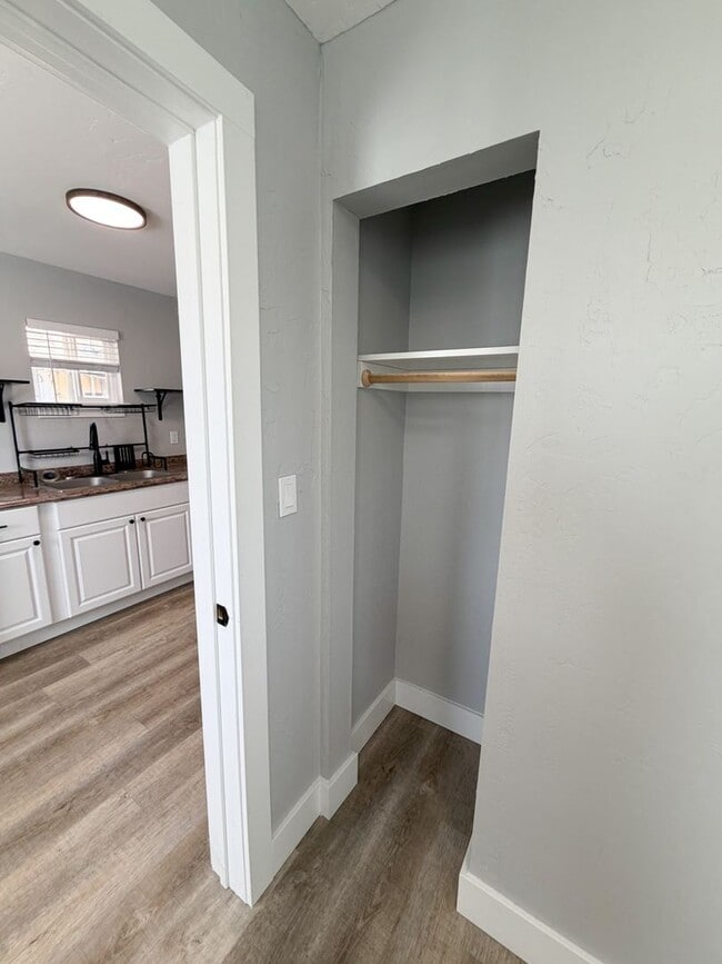 Building Photo - 2 Bedroom, 1 Bathroom Home