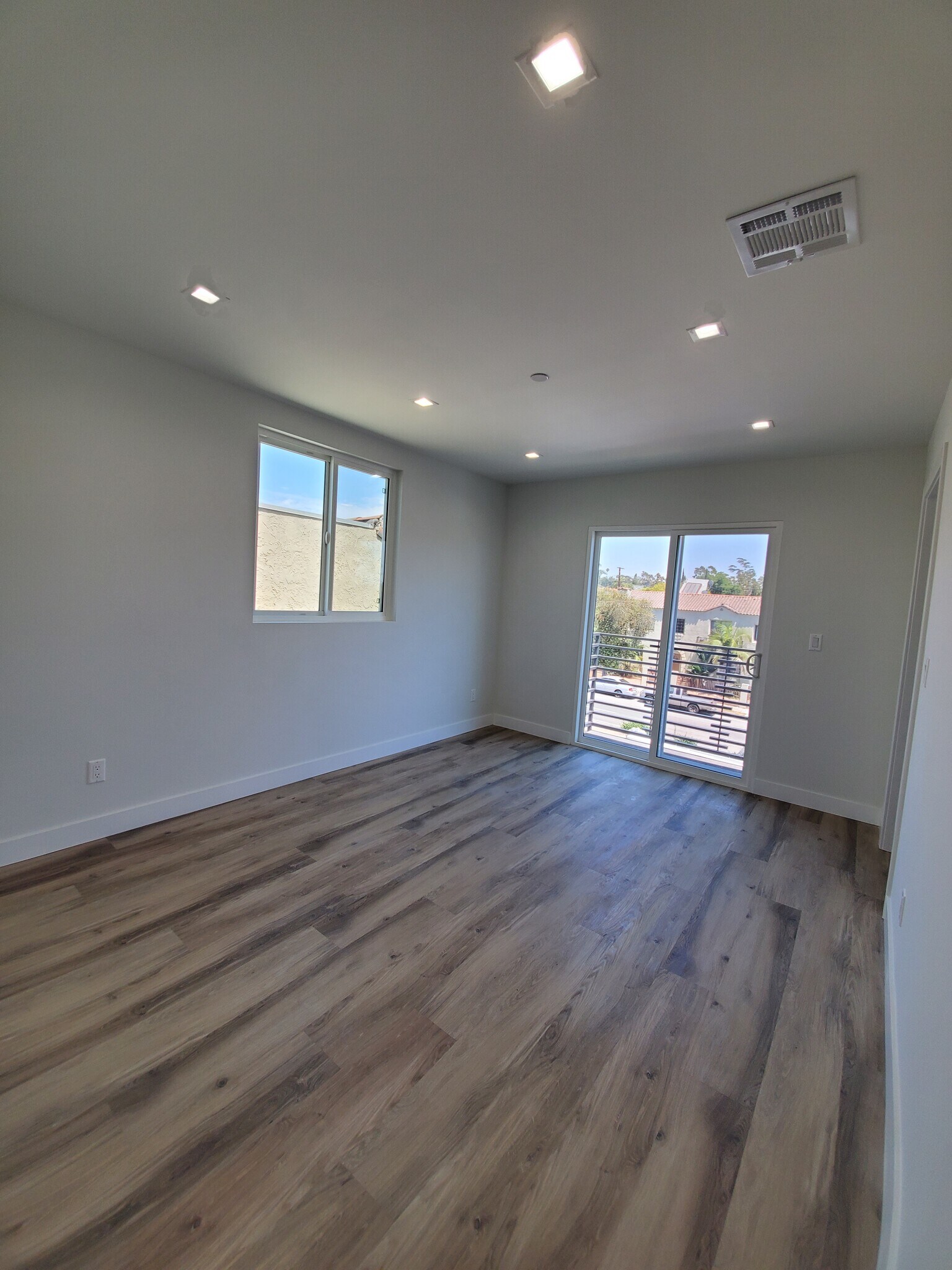 Building Photo - 2337 1/2 Crenshaw Blvd