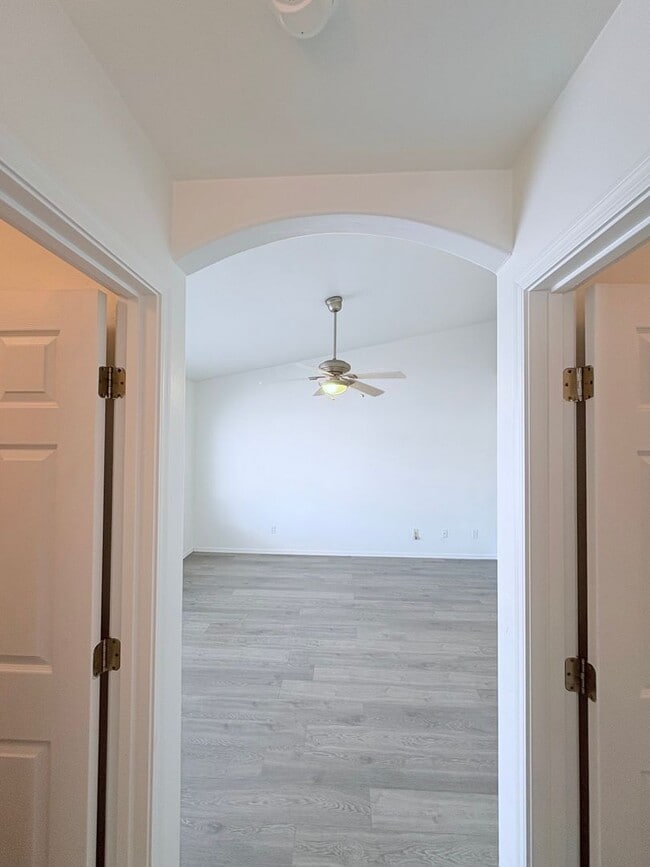 Building Photo - Lovely 3 Bedroom House!