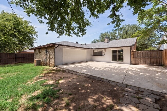 Building Photo - 1108 Janell Dr