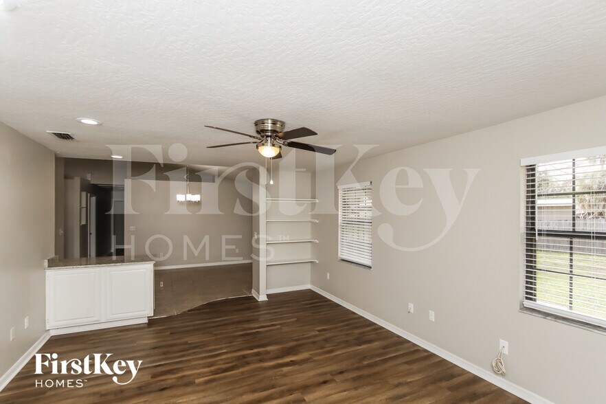 Building Photo - 419 Seahorse Cir SE