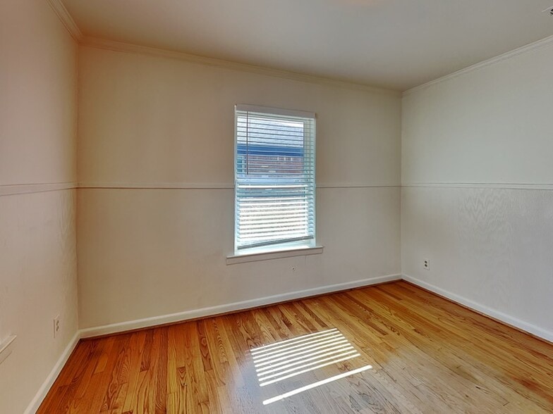 Building Photo - 2102 Elmwood Blvd